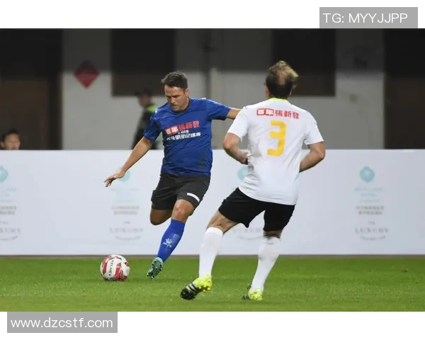 足球明星魅力尽显过膝袜风采全景展示与时尚搭配解析