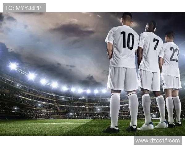 百年辉煌足球传奇明星的成长与影响力探讨